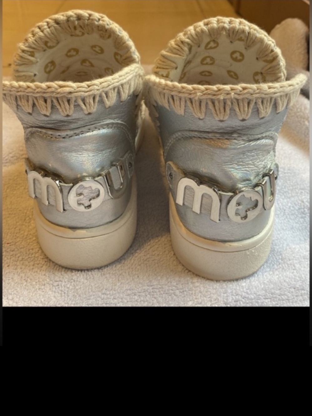 💕 Host Pick💕 MOU Blue and gold Silver sheepskin and leather Ankle Boots - like n - Picture 8 of 17